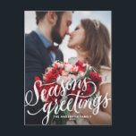 Postal Festiva Día de fiesta de la foto de las letras de la tiza<br><div class="desc">Salude sus amados este día de fiesta con esta tarjeta rústica del día de fiesta. Esta postal del día de fiesta de la foto ofrece la escritura mano-indicada con letras de la tiza con el modelo floral del navidad.</div>