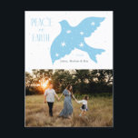 Postal Festiva Diseño de Navidades de Peace on Earth Dove<br><div class="desc">Diseño de Navidades de Peace on Earth Dove</div>