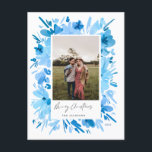 Postal Festiva Diseño de Navidades florales azules abstractos de<br><div class="desc">Diseño de vacaciones de Navidades florales azules más abstractos</div>