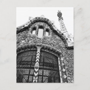 Postal Festiva Edificio Bnw en el Parque Güell de Barcelona