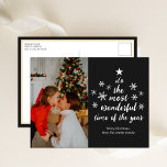 Postal Festiva El momento más maravilloso del año foto manuscrita<br><div class="desc">La Hora Más Maravillosa del Año Black Script Foto Tarjeta postal de vacaciones. Envíe saludos de vacaciones a sus seres queridos con esta tarjeta festiva y moderna. Todos los textos están preorganizados para que puedas personalizarlos fácil y rápidamente con tus propios detalles. Felices fiestas!</div>
