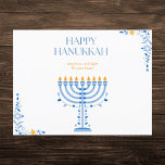 Postal Festiva Elegante Menorah Hanukkah azul y oro<br><div class="desc">Celebra el Festival de las Luces con esta hermosa postal de Hanukkah. Con una impresionante menorah azul y dorada, esta carta aporta calidez y alegría a sus saludos de Hanukkah. Los detalles florales intrincados en las esquinas le dan un toque de elegancia, por lo que es una forma perfecta de...</div>