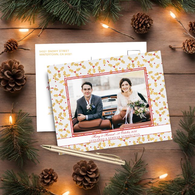 Postal Festiva Elegante Relieve metalizado dorado Holly Merry Nav (Elegant Gold Foil Holly Merry Married Christmas Holiday Postcard)