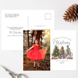 Postal Festiva Fairy Merry Christmas Woodland Forest Photo<br><div class="desc">Ilustracion de una casa de hadas decorada para Navidades con dos árboles,  luces de Navidad y linterna. El texto dice,  "Deseándote una feliz Navidad" Personaliza el nombre,  año y foto.</div>