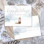 Postal Festiva Felices fiestas Navidades Winter Fox nombre de la<br><div class="desc">Personaliza con tu nombre y fecha de familia en esta tarjeta de vacaciones de moda con un zorro sobre un fondo de Navidad de invierno. Diseñado por Thisisnotme©</div>