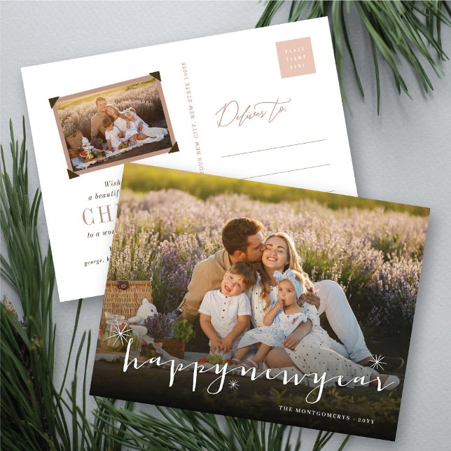 Postal Festiva Feliz Año Nuevo Guión Moderno Fotos de Starburst d (Happy New Year Modern Script Gold Starburst Photo Holiday Postcard @ fat_fa_tin)