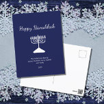 Postal Festiva Feliz Hanukkah Simple Menorah Blue<br><div class="desc">Happy Hanukkah Blue Holiday card,  con un sencillo diseño de menorah blanca y tipografía de escritura. Con letras en personalizable blanco,  puede añadir su propia información. Una forma festiva de enviar buenos deseos a amigos y seres queridos.</div>