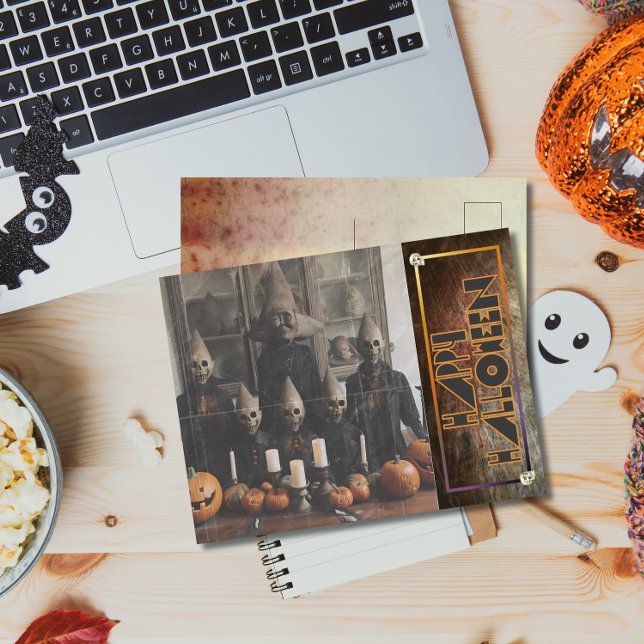 Postal Festiva Figuras enmascaradas de Halloween de época frías (Subido por el creador)