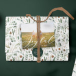 Postal Festiva Follaje moderno mínimo 1 guión fotográfico elegant<br><div class="desc">Moderna escritura de follaje minimalista elegante elegante y alegre tarjeta postal de Navidades de vacaciones. El eucalipto pintado a mano,  el follaje mínimo y la moderna corona rústica de mimbre le dan a esta tarjeta un ambiente lujoso. En verdes,  marrones y grises elegantes.</div>