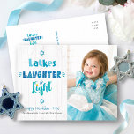 Postal Festiva Foto Hanukkah Latkes Laughter Light Rushood<br><div class="desc">"Lágrimas, risas y luz". Una tipografía divertida, caprichosa y artesanal, junto con las Estrellas de David en un polvoriento azul, turquesa y verde azulado sobre un rústico fondo de madera blanca, junto con la foto de su elección, le ayudan a entrar en Hanukkah. Sienta el calor y la alegría de...</div>