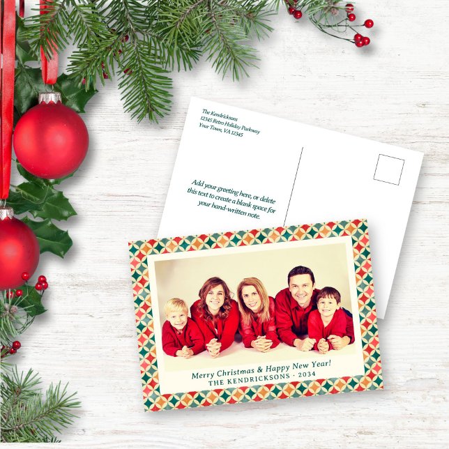 Postal Festiva Fotografía del patrón de estrellas retro rojo/verd (Retro Red/Green/Gold Stars Pattern Holiday Photo Postcard)