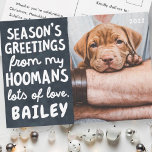 Postal Festiva Fotos del Personalizado Mascota moderno y gracioso<br><div class="desc">El diseño está compuesto por un fondo oscuro con un mensaje gracioso — "Saludos de temporada desde mis hogares" Para alinear tu foto, desenmascara la plantilla de la foto haciendo clic en el botón desenmascarar. Una vez alineada la foto, seleccione la forma SVG y su foto y, a continuación, haga...</div>