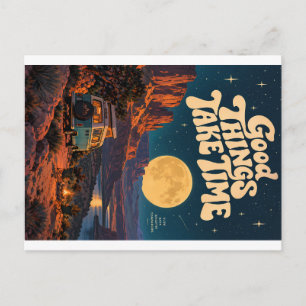 Postal Festiva Furgoneta de camping vintage bajo una luna y estre