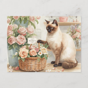 Postal Festiva Gato siamés arreglando flores para el Día de la Ma