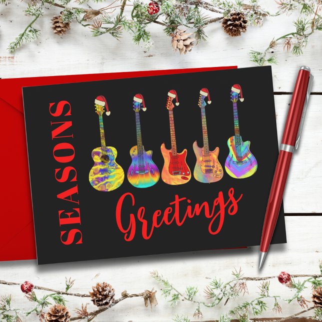 Postal Festiva Guitarras con sombreros de Santa Saludos de tempor (Cool colorful Christmas guitars wearing Santa hats seasons greetings postcard black and red)