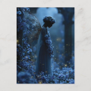 Postal Festiva Hada Azul Mística en un Encantado Jardín Iluminado