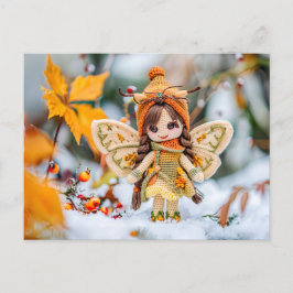 Postal Festiva Hada crochada con hojas de uva en nieve