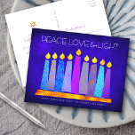 Postal Festiva Hanukkah Boho moderno Velas de paz azul Luz de amo<br><div class="desc">"Paz, amor y luz". Un ilustracion juguetón, moderno y artístico de velas de patrón boho en una menorah te ayuda a iniciar las vacaciones de Hanukkah. Las variadas velas azules con coloridos patrones de Relieve metalizado falsos superponen un rico fondo azul en textura. En la parte posterior, escriba su copia...</div>