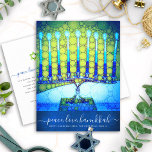 Postal Festiva Hanukkah Guión moderno Menorah verde azul estilo<br><div class="desc">"Paz, amor, Hanukkah". Un ilustracion fotográfico de primera mano de una brillante, colorida y verde menorah sobre un fondo azul marino texturado te ayuda a iniciar las vacaciones de Hanukkah. Siente el calor y la alegría de la temporada de vacaciones cada vez que envíe esta impresionante y colorida postal de...</div>