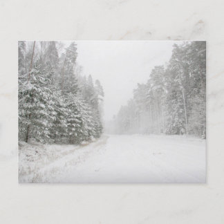 Postal Festiva Hermoso paisaje invernal con carretera nevada