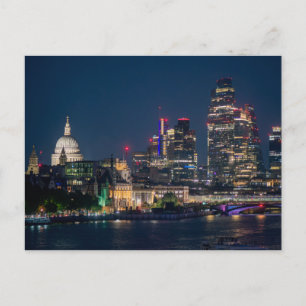 Postal Festiva Horizonte de Londres por la noche