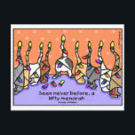 Postal Festiva Kitty Menorah, ¡Felices Fiestas!<br><div class="desc">"Nunca antes visto,  un gatito menorah". Suena como: "nunca antes visto,  uh,  gatito menor." ¡Esta linda tarjeta de gato celebra el hanukkah y las festividades de una manera original! Felices fiestas!</div>