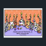 Postal Festiva Kitty Menorah, ¡Felices Fiestas!<br><div class="desc">"Nunca antes visto,  un gatito menorah". Suena como: "nunca antes visto,  uh,  gatito menor." ¡Esta linda tarjeta de gato celebra el hanukkah y las festividades de una manera original! Felices fiestas!</div>