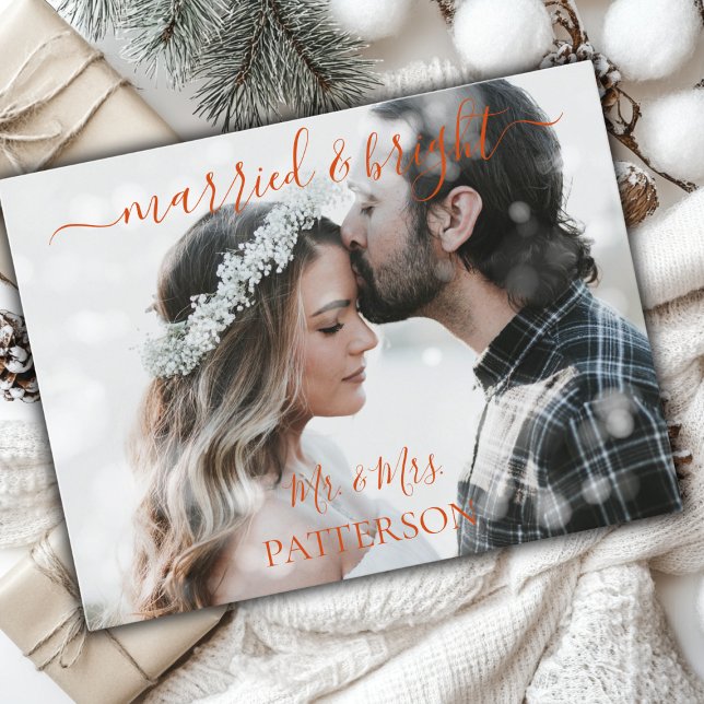 Postal Festiva Kundenspezifische Schnee casado y brillante Foto (Married & Bright Kundenspezifische Schnee Foto Holiday Postcard)