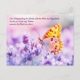 Postal Festiva Mariposa descansando en Lavanda a la luz del sol