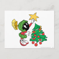 MARVIN MARTIAN™ pone estrella en el árbol