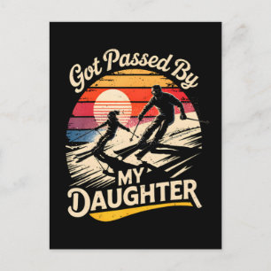 Postal Festiva Me Adelantó Mi Hija Divertido Esquiador Amante Del