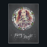Postal Festiva Merry y Bright - Chalkboard PostCard<br><div class="desc">Las fotografías mostradas son sólo muestras y no para reventa. Por favor, personalizar este producto con sus propias imágenes si desea comprarlo. PERSONALIZACIÓN ♡ Añadir su nombre, monograma, mensaje, etc. ♡ Usa tus fuentes favoritas. ♡ Añadir colores personalizados. NOTA ♡ los colores mostrados en línea pueden variar ligeramente respecto al...</div>