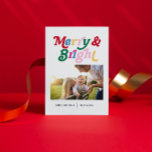 Postal Festiva Moderna foto retro en color de mora y brillante<br><div class="desc">A todos nos encantan las tradiciones de las vacaciones, y qué mejor manera de celebrar que con nuestra postal de Festividad Festividad Festividad Retro de Merry Moderno y Brillante Colorido! Esta inolvidable postal cuenta con alegre y brillante escritura en una colorida tipografía retro, creando una estética divertida y moderna. Con...</div>