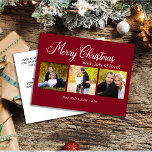 Postal Festiva Moderno Red Merry Christmas 3 Photo Year<br><div class="desc">Crea tu propia tarjeta postal de vacaciones de 3 Navidades de fotos rojas moderna,  minimalista,  simple y elegante con texto,  "Feliz Navidad con mucho amor" El fondo rojo es personalizable a cualquier color que quieras. Personaliza la parte posterior con tu propio mensaje especial.</div>