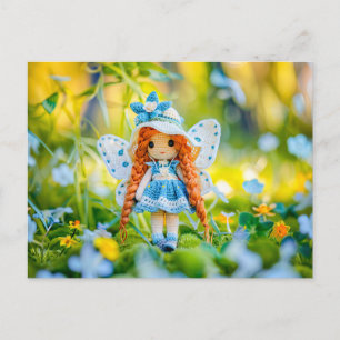 Postal Festiva Muñeca Crochet con Sombrero y Flores Azules