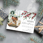 Postal Festiva Navidades de Winter Berry Script Un Arco Fotográfi<br><div class="desc">Saluda a tus amigos y seres queridos con una Feliz Navidad esta temporada navideña con esta moderna y elegante postal con bayas acuáticas de invierno,  tallos de hojas botánicas,  una foto en arco de tu familia y un saludo de vacaciones que puedes personalizar.</div>