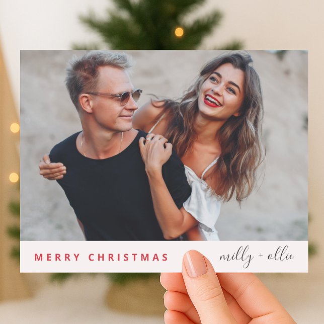 Postal Festiva Navidades elegantes | Foto moderna de pareja de mo (A contemporary Christmas photo postcard design perfect for sharing holiday joy in minimal style)