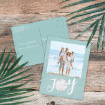 Postal Festiva Navidades Holiday Joy Photo Simple Beach Budget<br><div class="desc">Este diseño presenta Navidades vacaciones Navidades modernos estilo vacaciones simple moderno playa náutica vacaciones tropicales, imagen familiar 1 una turquesa y un dólar océano tropical costero, vida marina turquesa verde azulado, moderno texto de tipografía de diseño único, guión de caligrafía caprichosa, moderna isla de vacaciones minimalista, fotos de Navidades navideñas...</div>