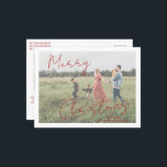 Postal Festiva Navidades modernos de escritura rusa<br><div class="desc">Postal de Navidades de fotografía moderna con un diseño sencillo y mínimo con "Feliz Navidad" en un elegante guión rústico rojo sobre tu foto favorita junto con tu apellido. La plantilla incluye una superposición en blanco para ayudar a que el texto resalte sobre la foto y se pueda eliminar en...</div>