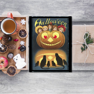 Postal Festiva Niños de Halloween de época escondidos detrás de l