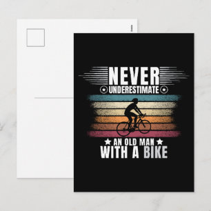 Postal Festiva Nunca Subestimes a un Hombre Mayor en una Biciclet