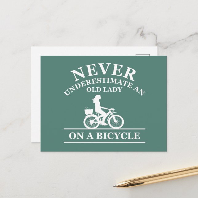 Postal Festiva Nunca subestimes a una anciana en bicicleta (Anverso/Reverso In Situ)