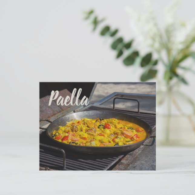 Postal Festiva Paella se prepara en un regalo a la parrilla para  (Anverso de pie)