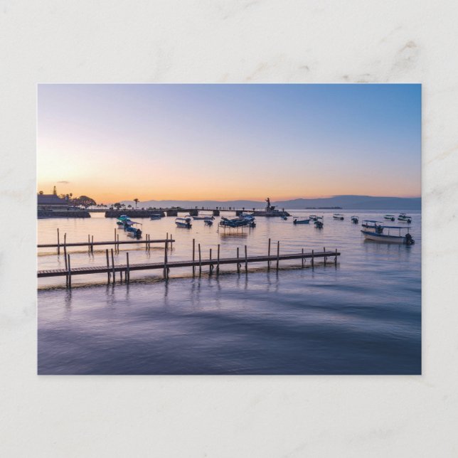 Postal Festiva paisaje de la mañana temprano del lago en Chapala  (Anverso)