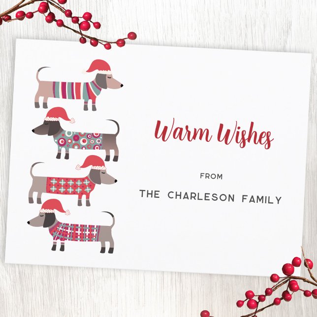 Postal Festiva Perros de Dachshund en Gorras Navidades (Fun Christmas Dachshund Wiener Sausage dog holiday postcard)
