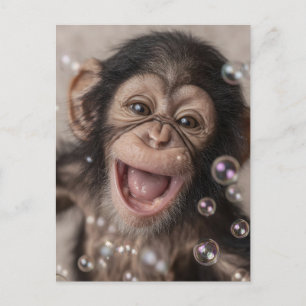 Postal Festiva Primer plano extremo de un bebé chimpancé feliz