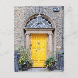 Postal Festiva Puerta georgiana amarilla en Dublín