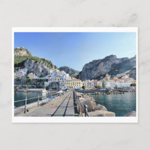 Postal Festiva Puerto costero de Amalfi