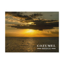Puesta de sol dorada en el océano Cozumel México