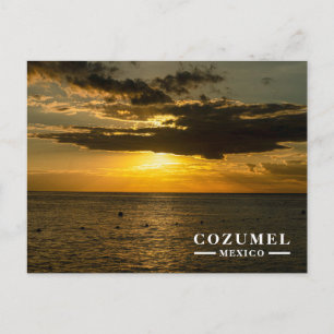 Postal Festiva Puesta de sol dorada en el océano Cozumel México